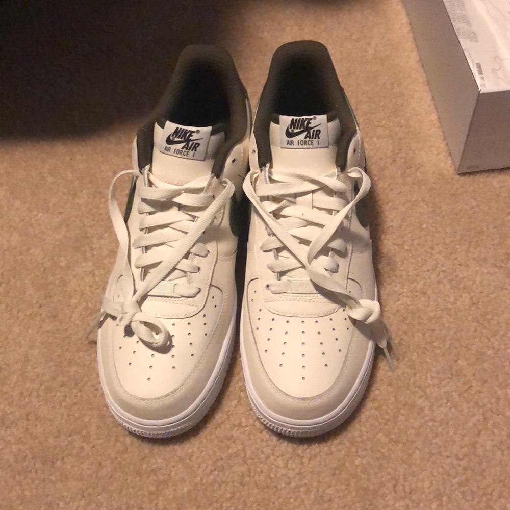 Green and cream Nike Air Force 1s low - Picture 6 of 6